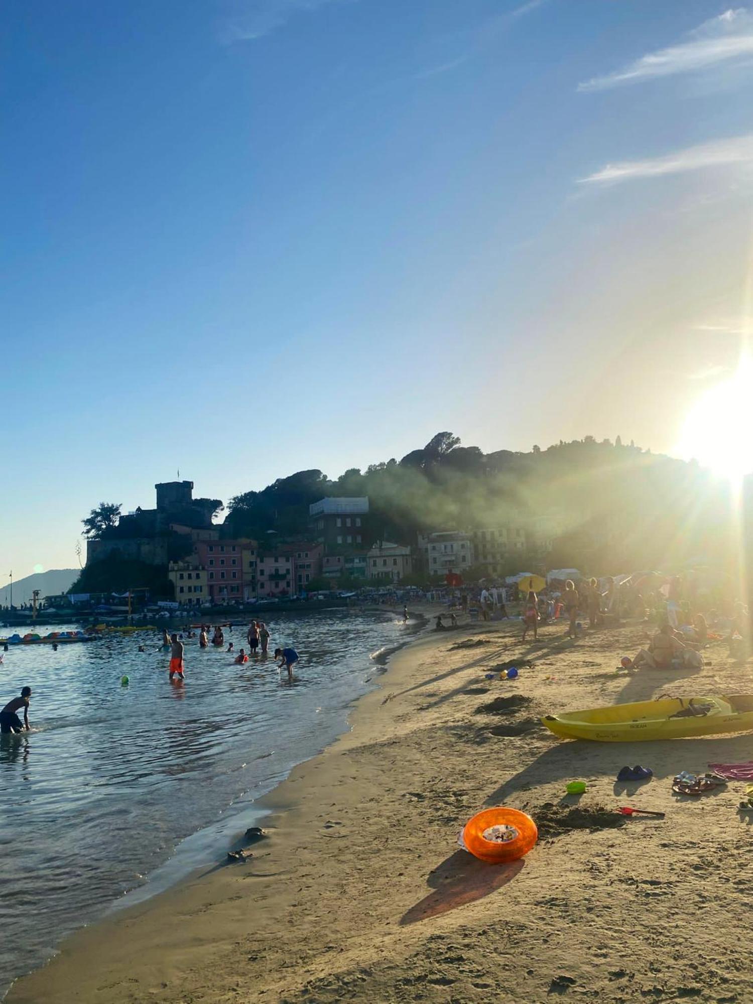 Comfortable Apartment With Sea View In Falcinello Bagian luar foto