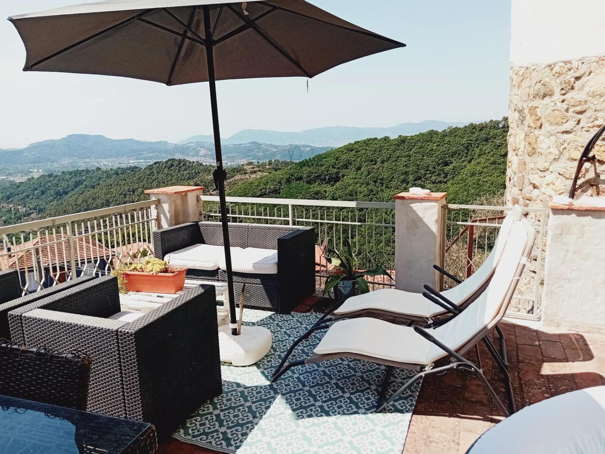 Comfortable Apartment With Sea View In Falcinello Bagian luar foto