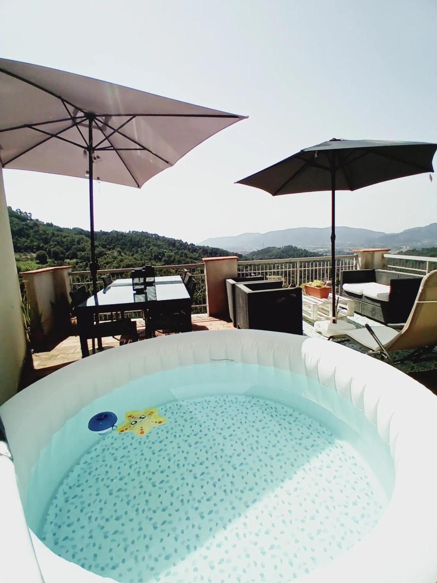 Comfortable Apartment With Sea View In Falcinello Bagian luar foto