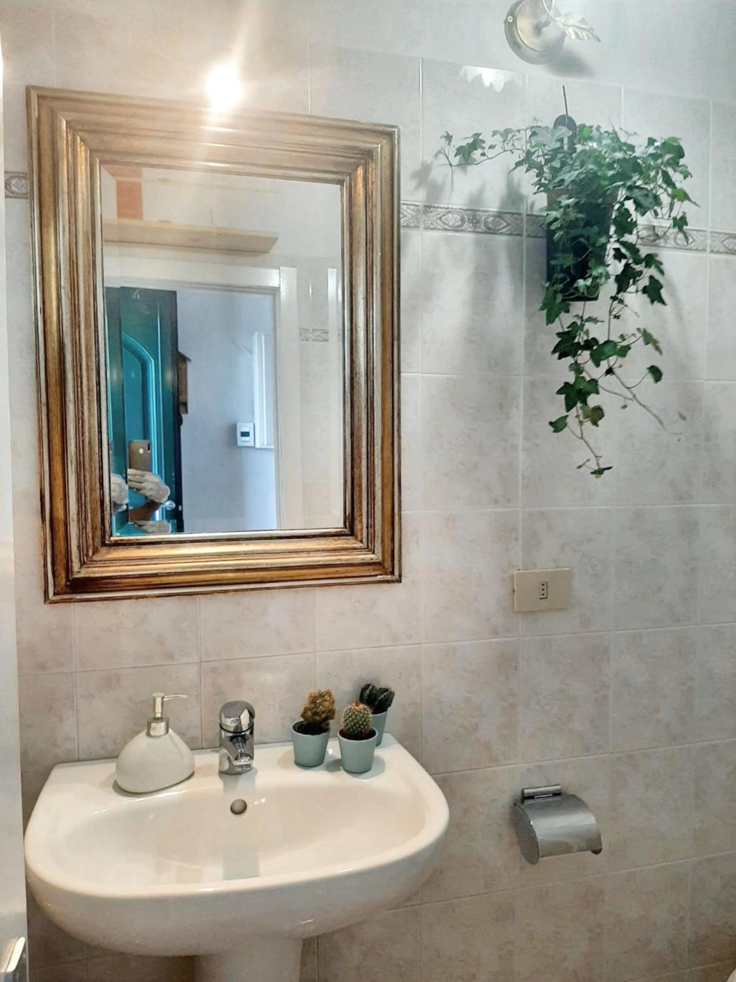 Comfortable Apartment With Sea View In Falcinello Bagian luar foto